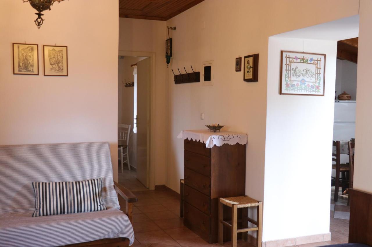 Magnolia Traditional Stone House In Holiday home
